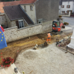 chemin du porche devant la mairie en travaux
