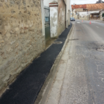 le trottoir goudronné est maintenant terminé