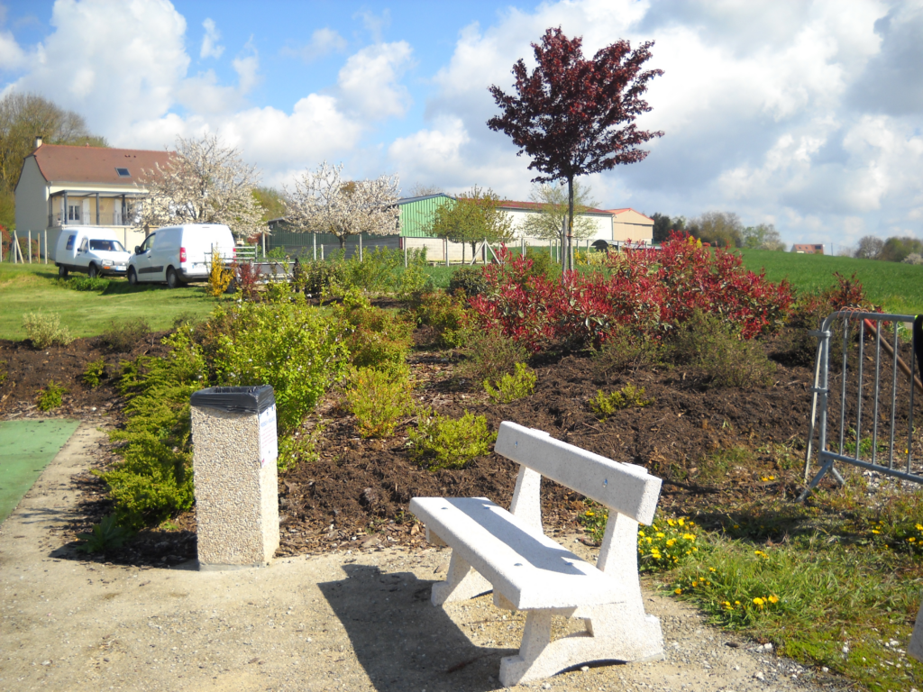 Espaces verts nouveau banc espace repos