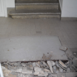 retrait de l'ancien carrelage de l’entrée